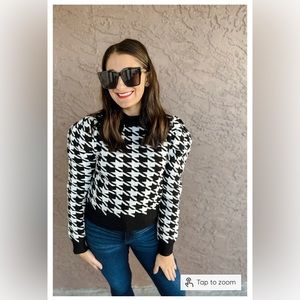 Houndstooth cropped sweater